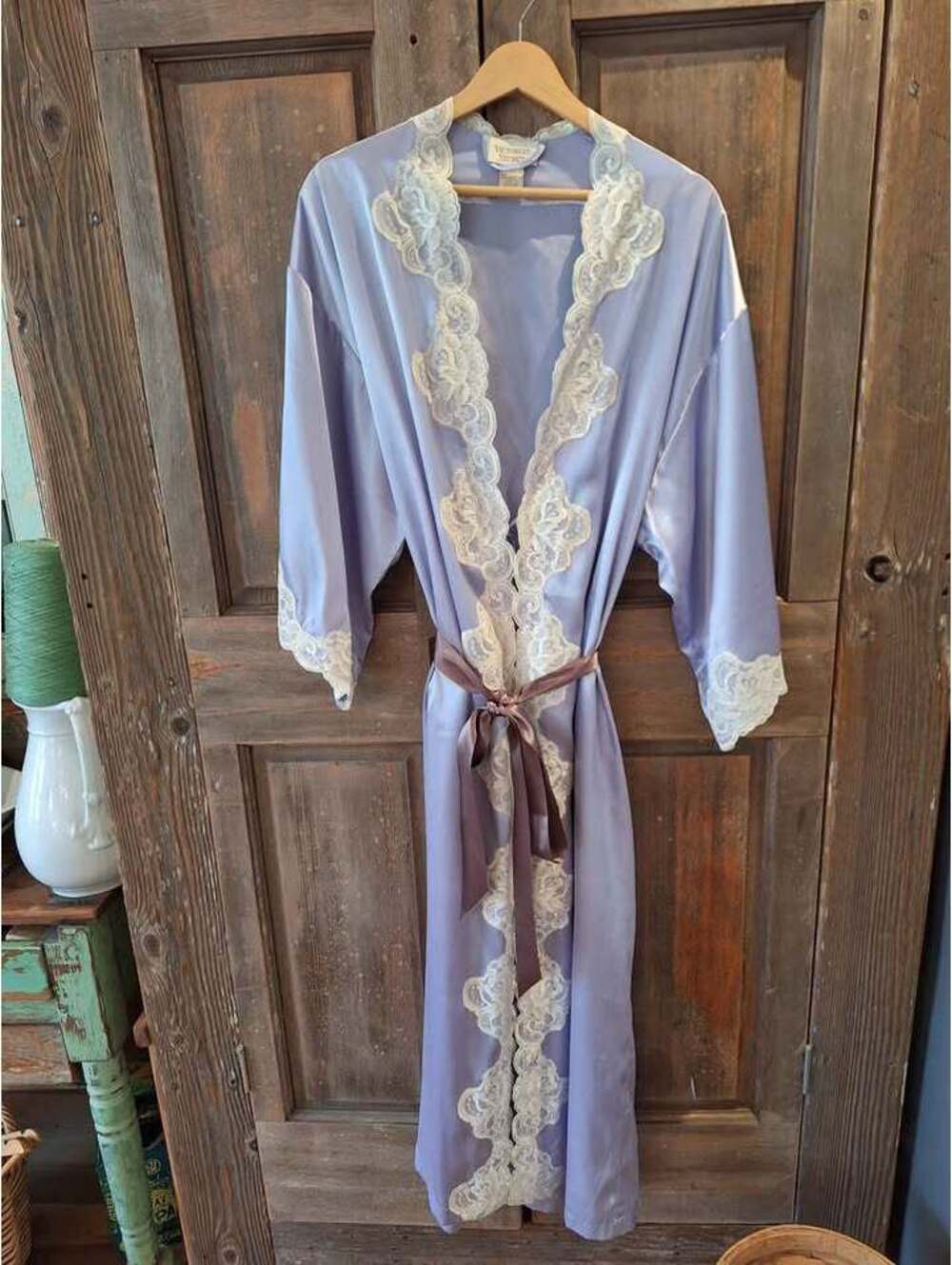 VTG Victorias Secret robe, lavender silky, lace, gray silky tie. S/M.